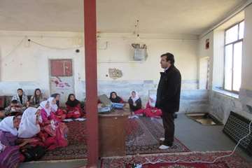 برگزاری کلاس آموزشی به مناسبت دهه فجر در روستای خراسانلو