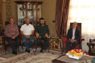 دیدار مدیرکل دامپزشکی استان زنجان با خانواده جهادگر شهید حاج کمال الدین جان نثار