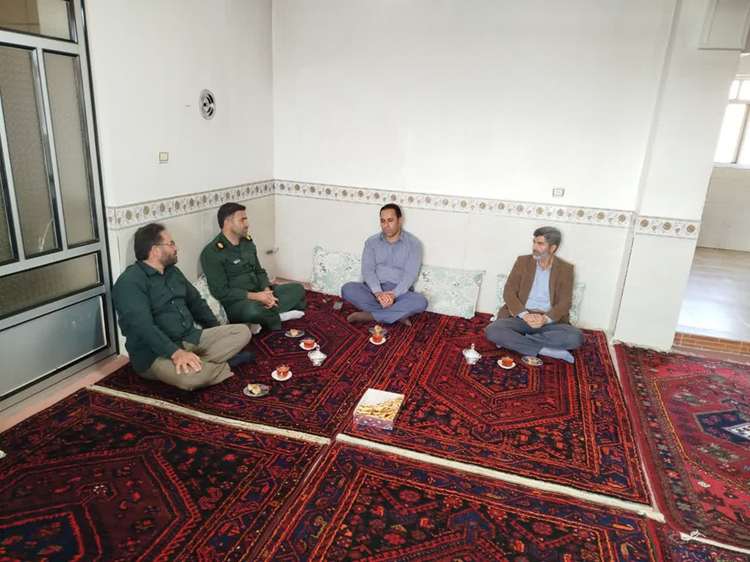  دیدار رئیس و کارکنان اداره دامپزشکی طارم با خانواده معظم شهید «ضربعلی حیدری»