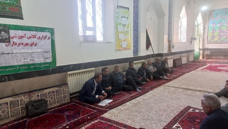 گرامیداشت هفته دفاع مقدس با اردوی جهاد دامپزشکی؛ آموزش دامداران روستای پرچین در مسیر سلامت انسان و دام